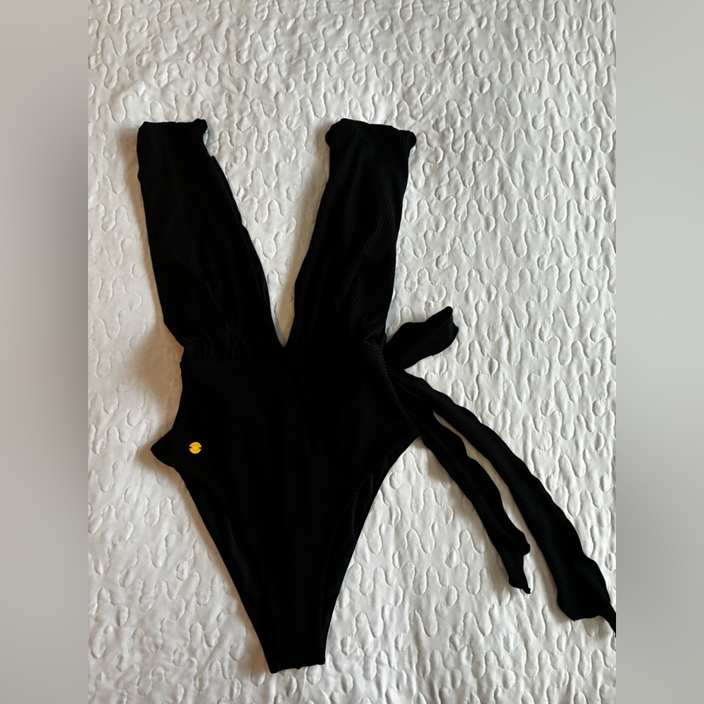 Leonisa black multi style swimsuit in black. Size Medium